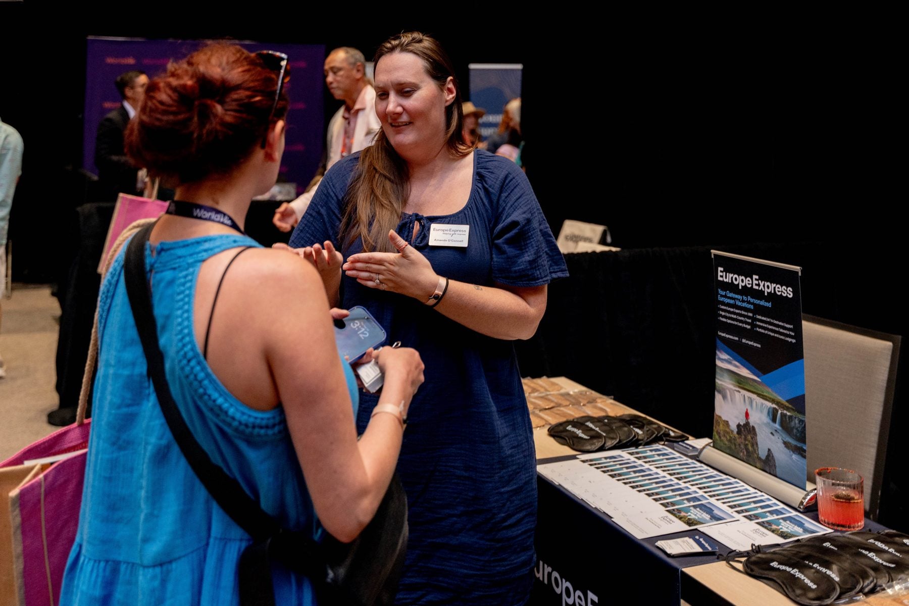A supplier partner talking with an advisor at her table in the WORLD26 EXPO